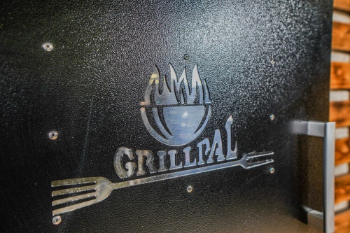 GRILLPAL kovová izolovaná udírna Grillpal Smoker 110, 172 l, podstavec teak